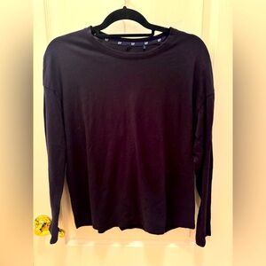 Gap, long sleeve black T-shirt with scoop bottom hem. Ladies Large. EUC